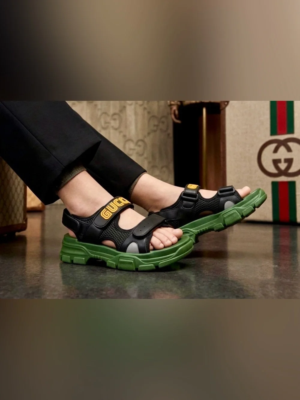 Authentic Gucci luxury designer kids signature boys leather sandals sz 13 Euro31